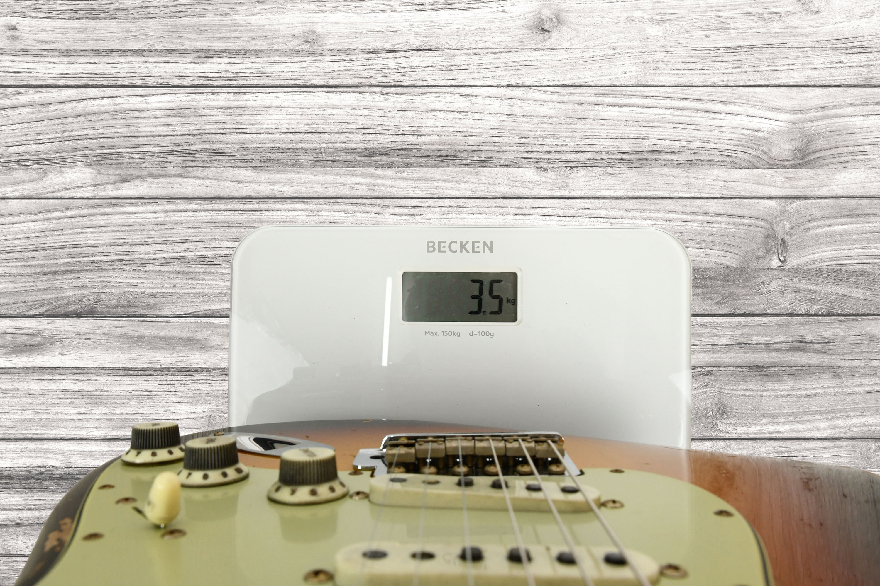 fender-custom-shop-michael-landau-signature-1968-round-laminated-rosewood-bleached-3-color-sunburst_6904f747f3e41.jpg