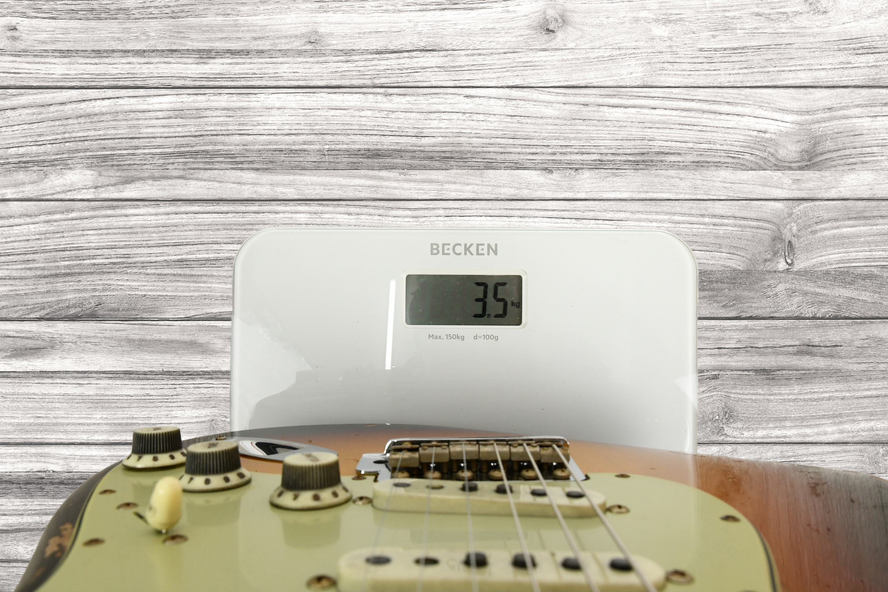 fender-custom-shop-michael-landau-signature-1968-round-laminated-rosewood-bleached-3-color-sunburst_6904f747f3e41.png