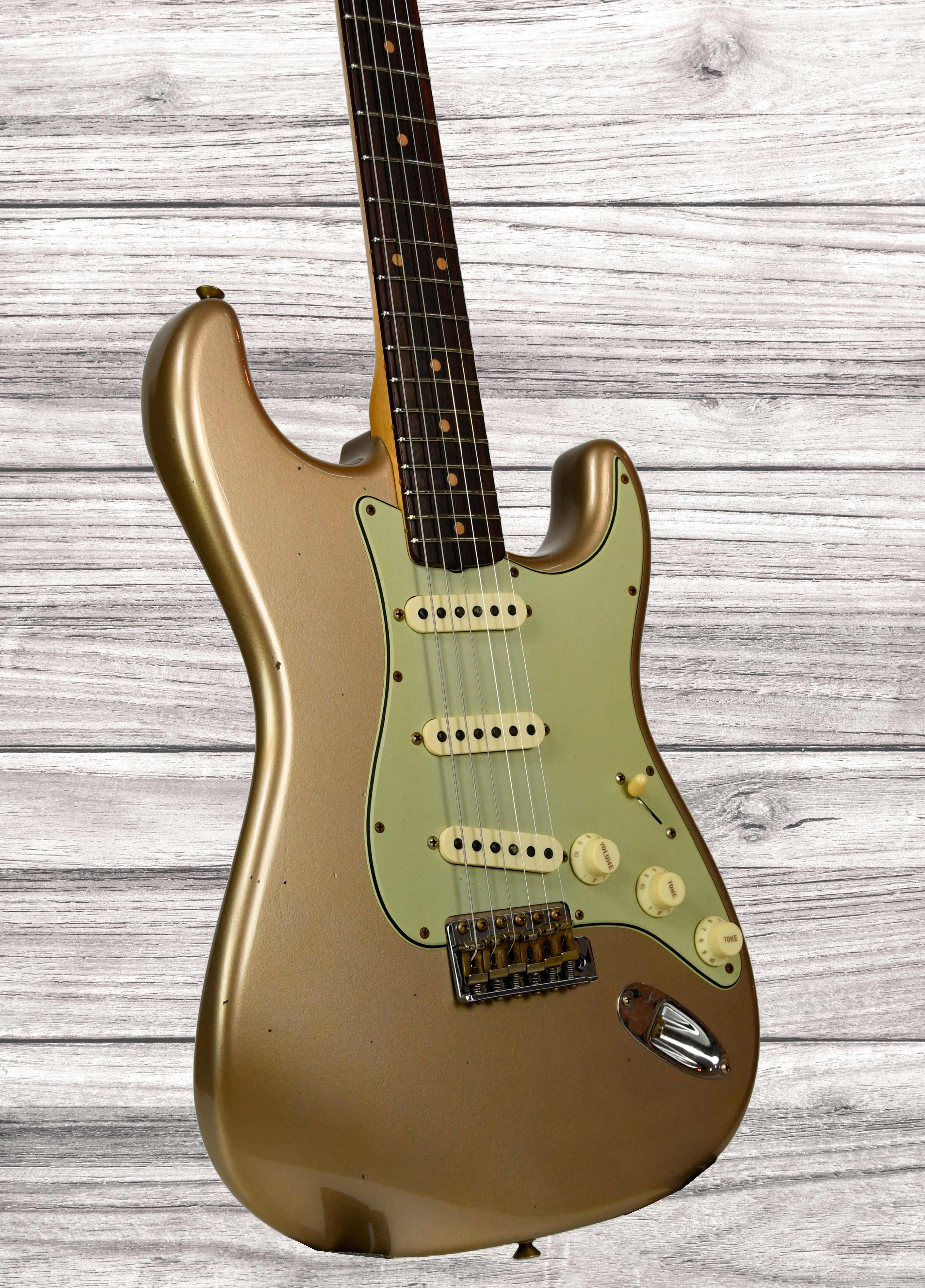 fender-custom-shop-time-machine-collection-59-strat-journeyman-relic-shoreline-gold_6788e38289d90.jpg