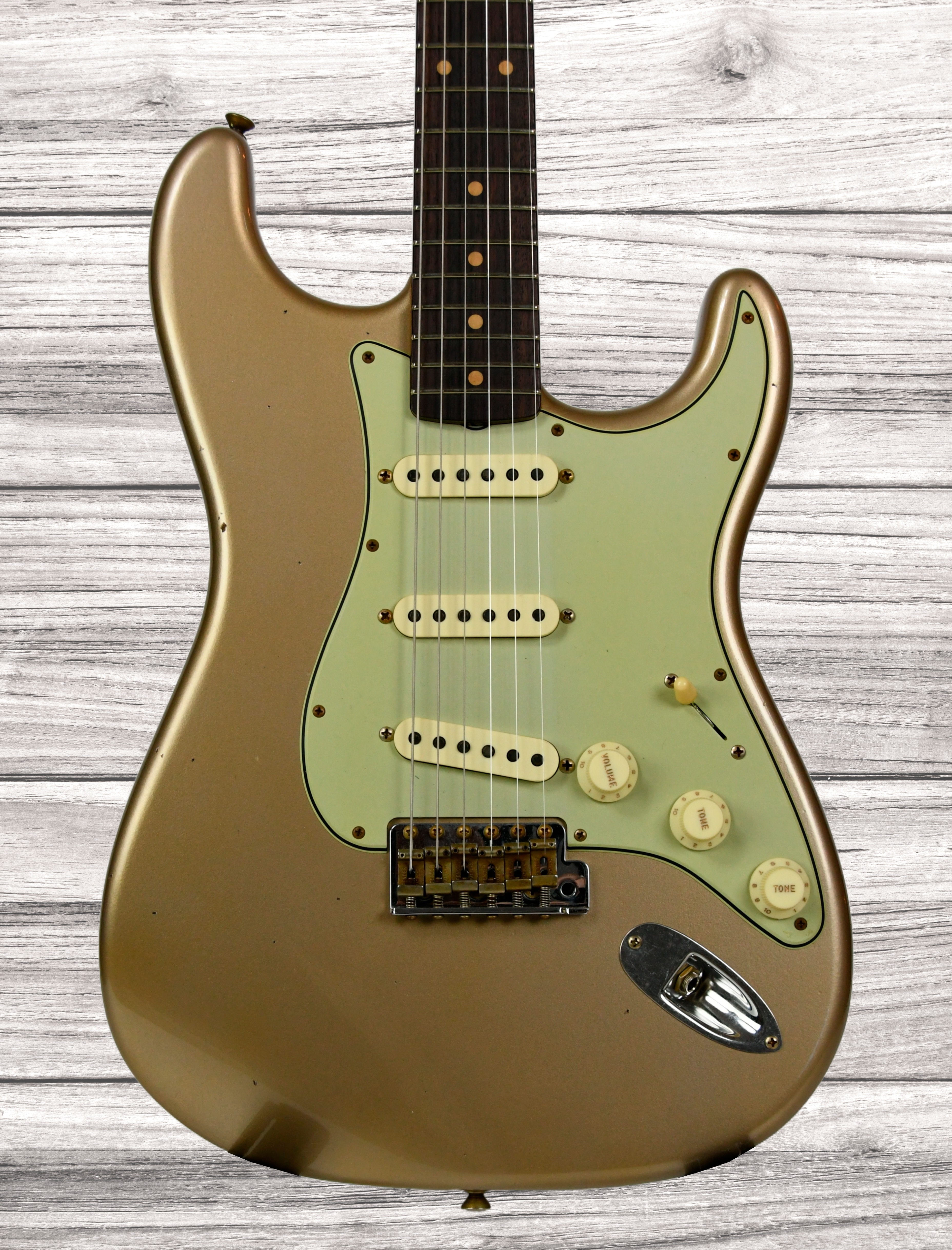 fender-custom-shop-time-machine-collection-59-strat-journeyman-relic-shoreline-gold_6788e38a0af71.jpg