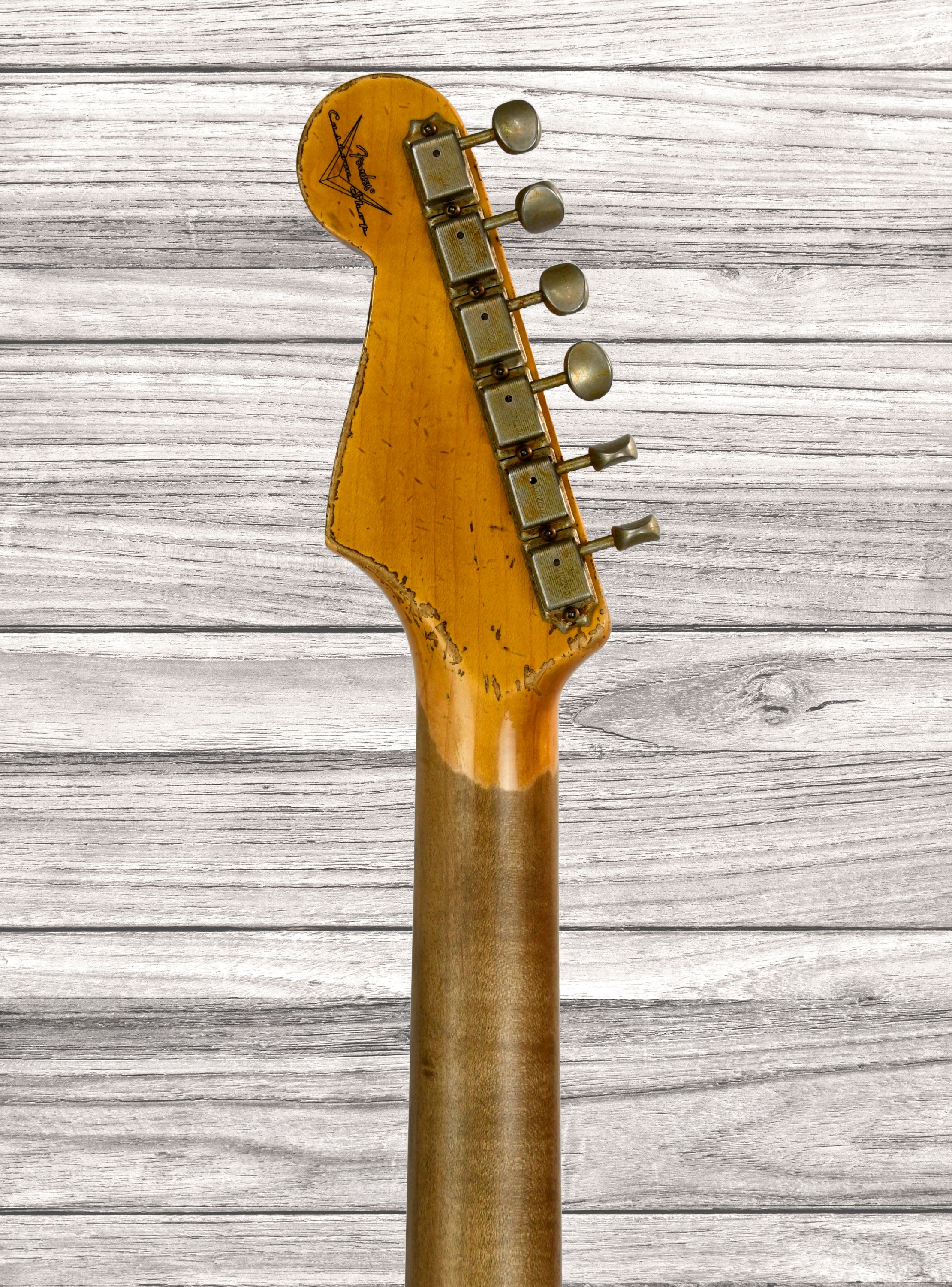 fender-custom-shop-time-machine-collection-63-strat-super-heavy-relic-aged-vintage-white_6789453b9a03d.jpg