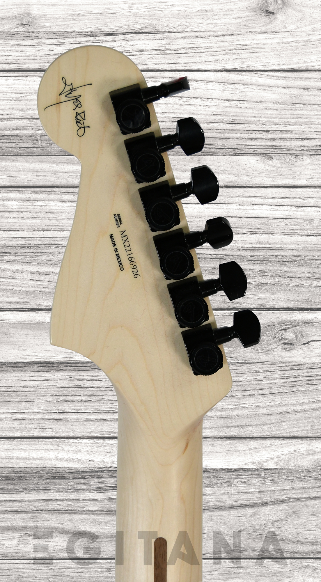 fender-jim-root-jazzmaster-arctwhite_637de7406068e.jpg