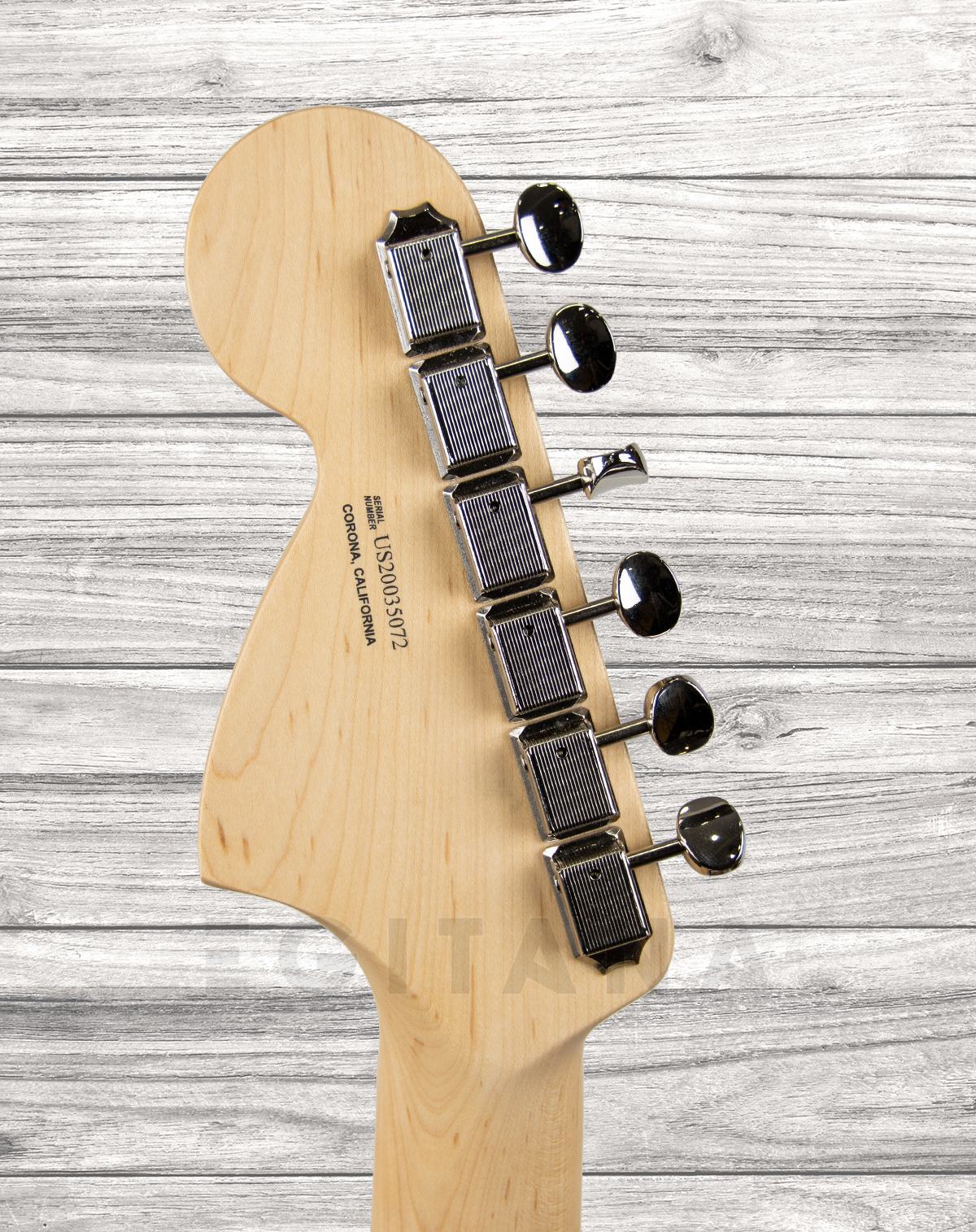 fender-limited-edition-american-performer-walnut-maple_5f8d5c67bf23f.jpg
