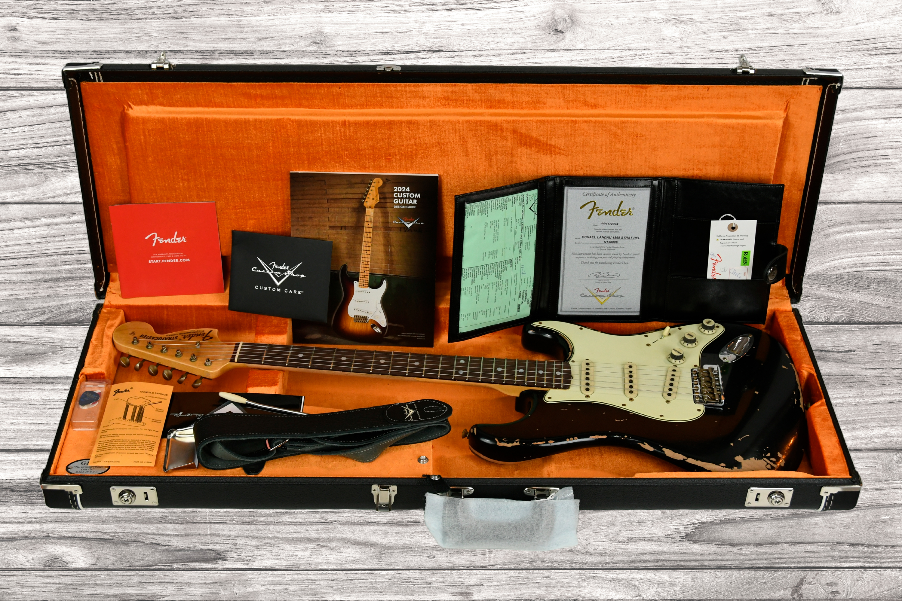 fender-michael-landau-signature-1968-stratocaster-round-laminated-rosewood-black_679c9927830f0.jpg