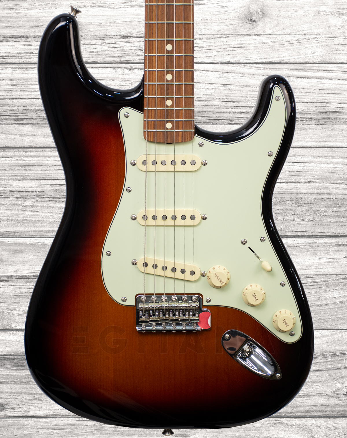 fender-vintera-60s-strat-3-sb_5f1b0f44596c4.jpg