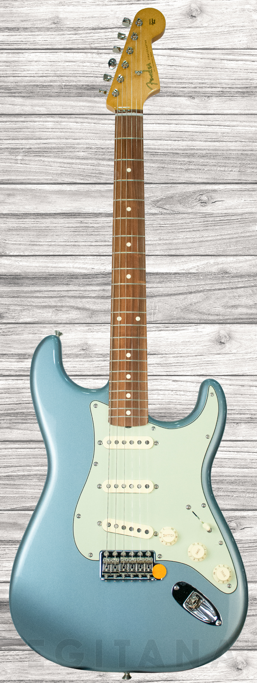 fender-vintera-60s-strat-ibm_5f11c6b2df15a.jpg