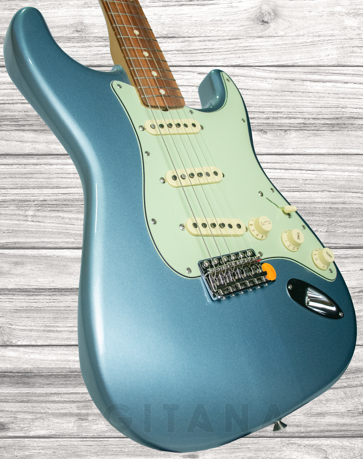 fender-vintera-60s-strat-ibm_5f11c6b643750.jpg