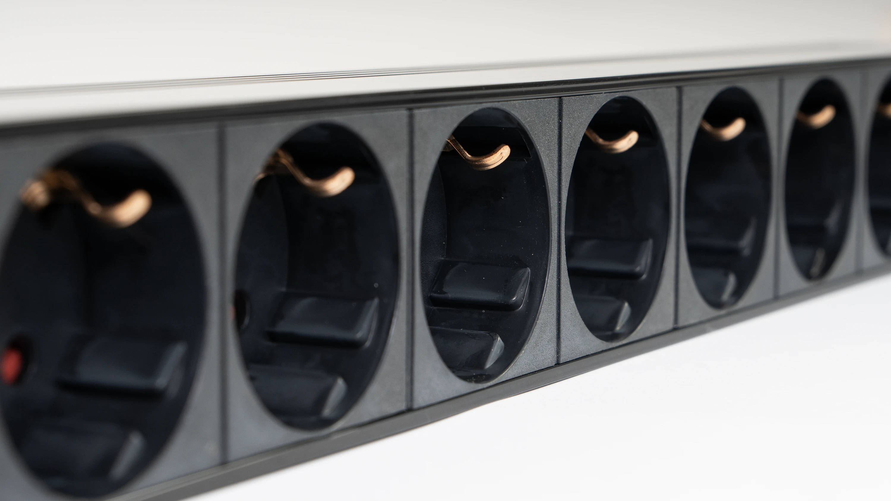 fonestar-frp-8-extensao-eletrica-1u-rack-19-com-8-saidas_688c8914a1cba.jpg