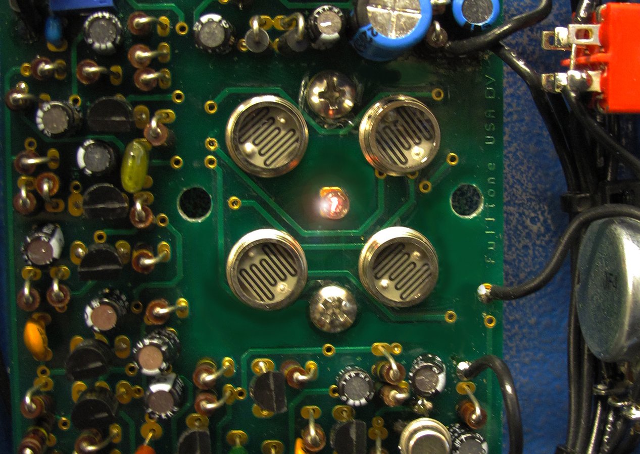 fulltone-mini-deja-vibe-mdv-3-v2_5e7e43904e22b.jpg