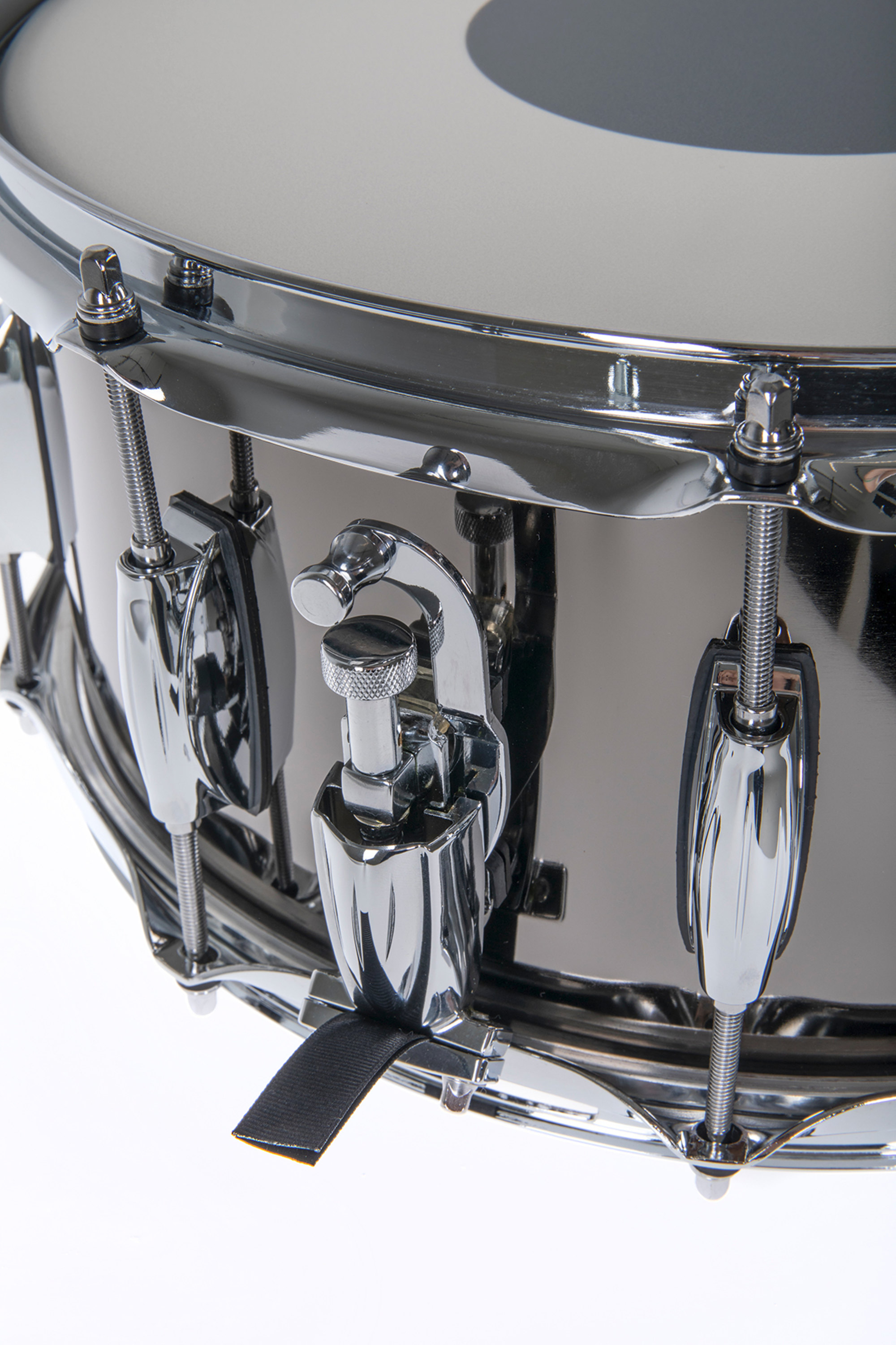 gretsch-drums-snare-drum-full-range-black-nickel-over-steel_65cc9438135fa.jpg