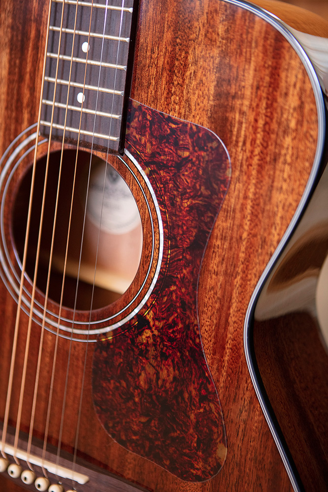 guild-om-120-westerly-orchestra-acoustic-natural_6a2ab63c5102d.jpg