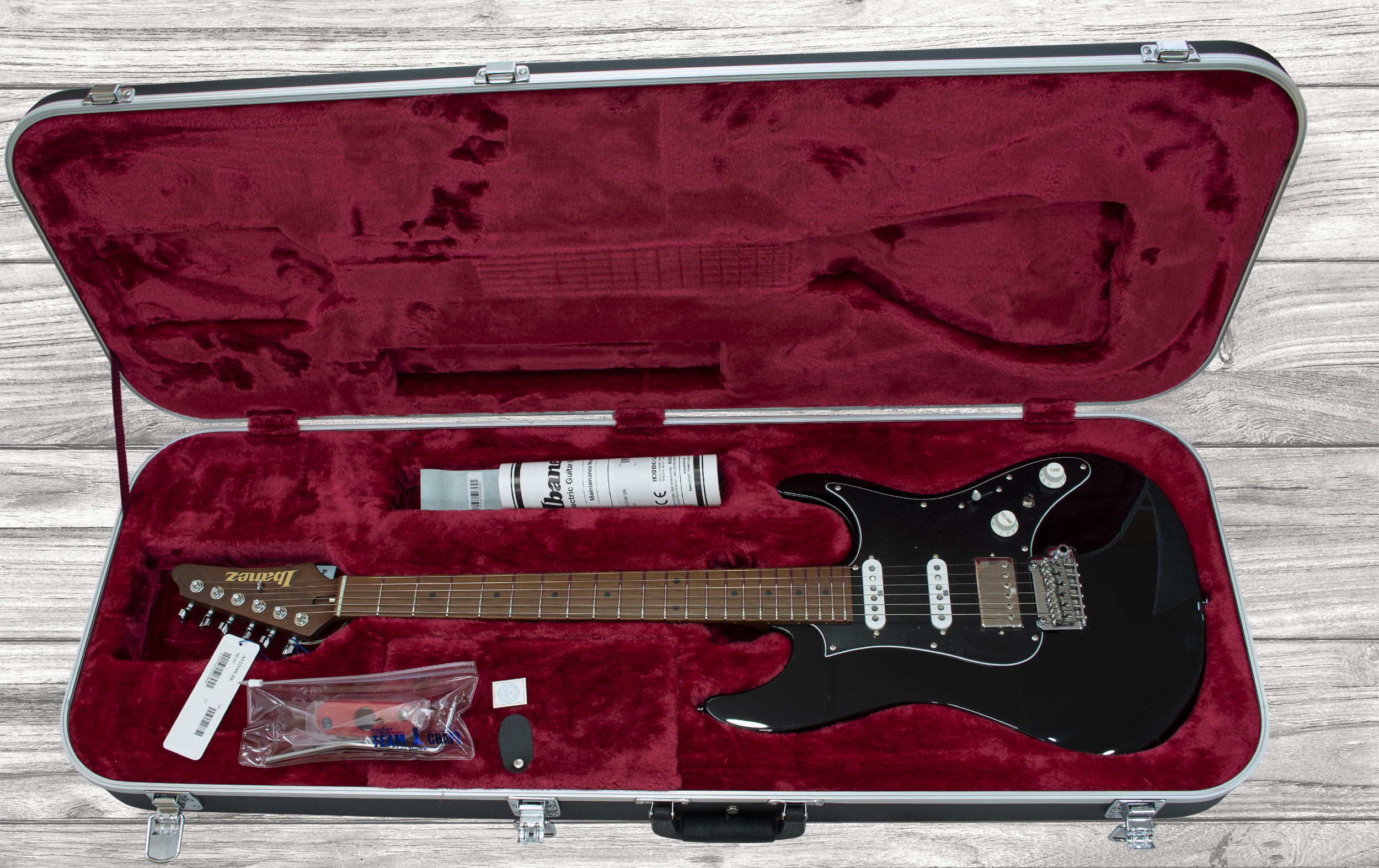ibanez-az2204b-bk-prestige_5ee359aa7d598.jpg