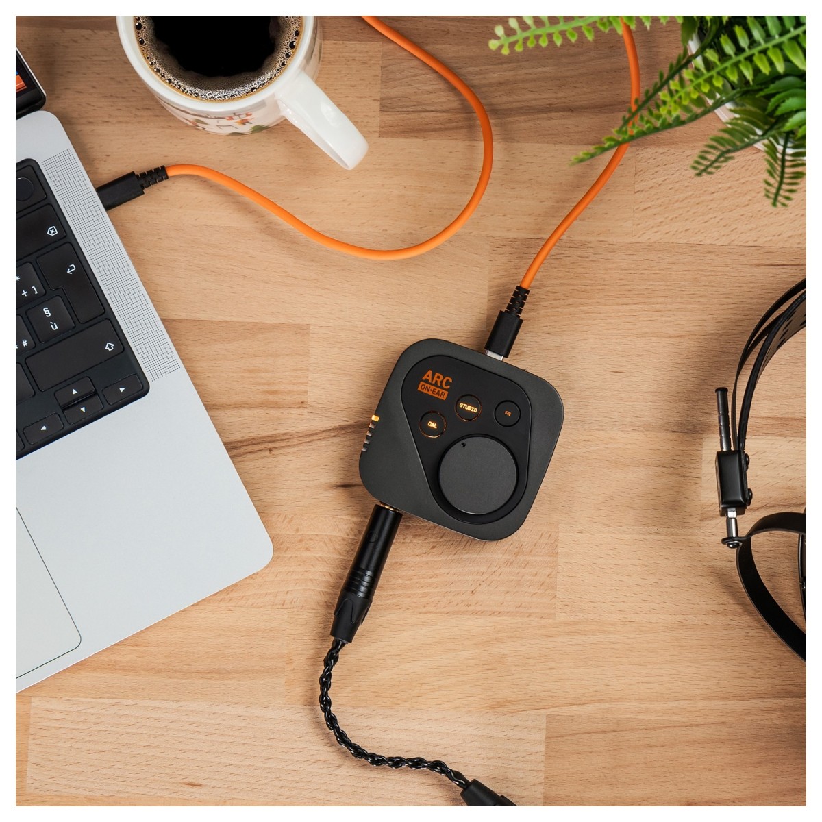 ik-multimedia-arc-on-ear_68f208c8264f8.jpg