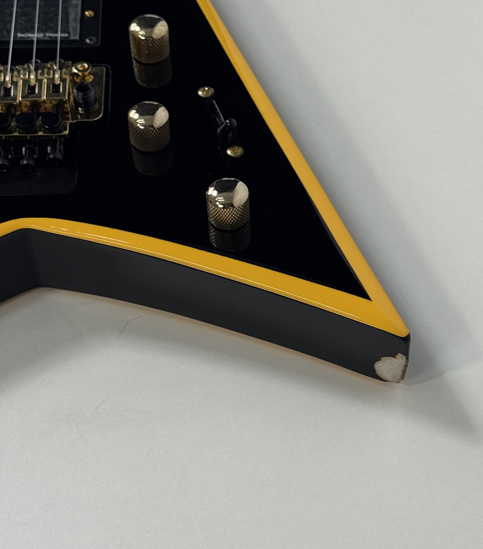 jackson-rrx24-black-w-yellow-bevels-b-stock_681109fa66158.jpg