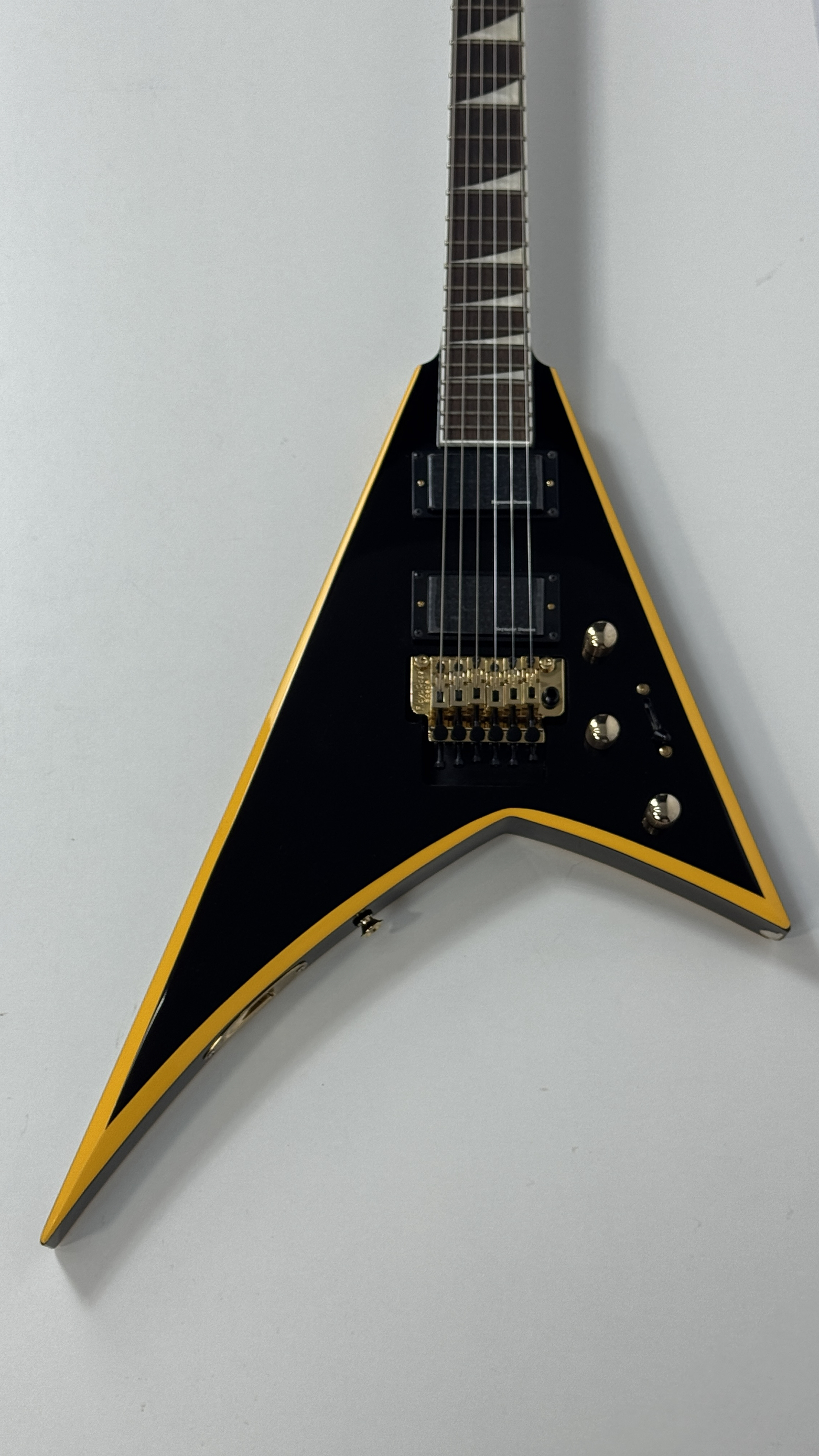 jackson-rrx24-black-w-yellow-bevels-b-stock_68110a051758c.jpg
