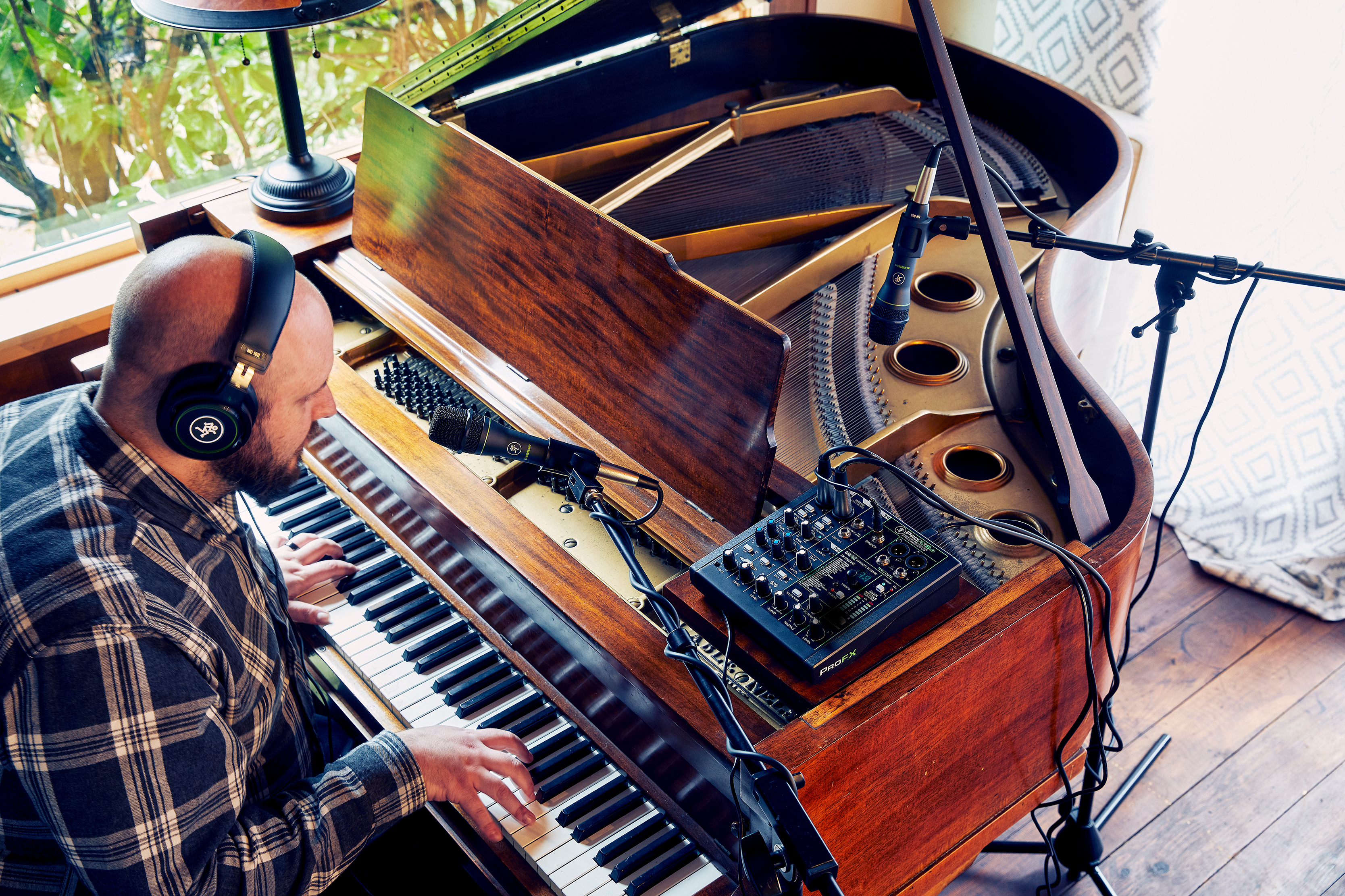mackie-performer-bundle_5e43c77244123.jpg