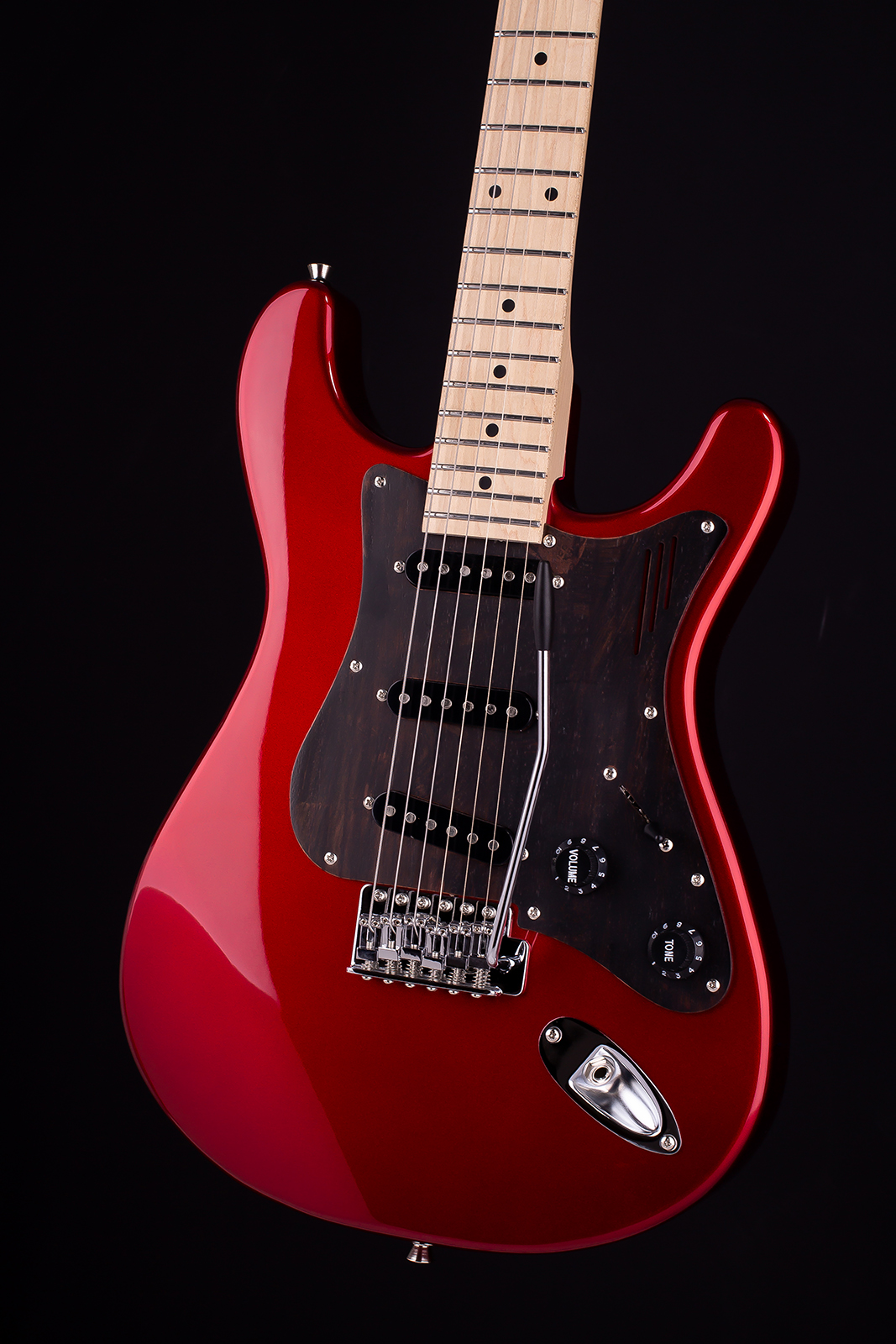 magneto-u-one-sonnet-standard-candy-red-maple-fb-with-gig-bag_68d663014e50f.jpg