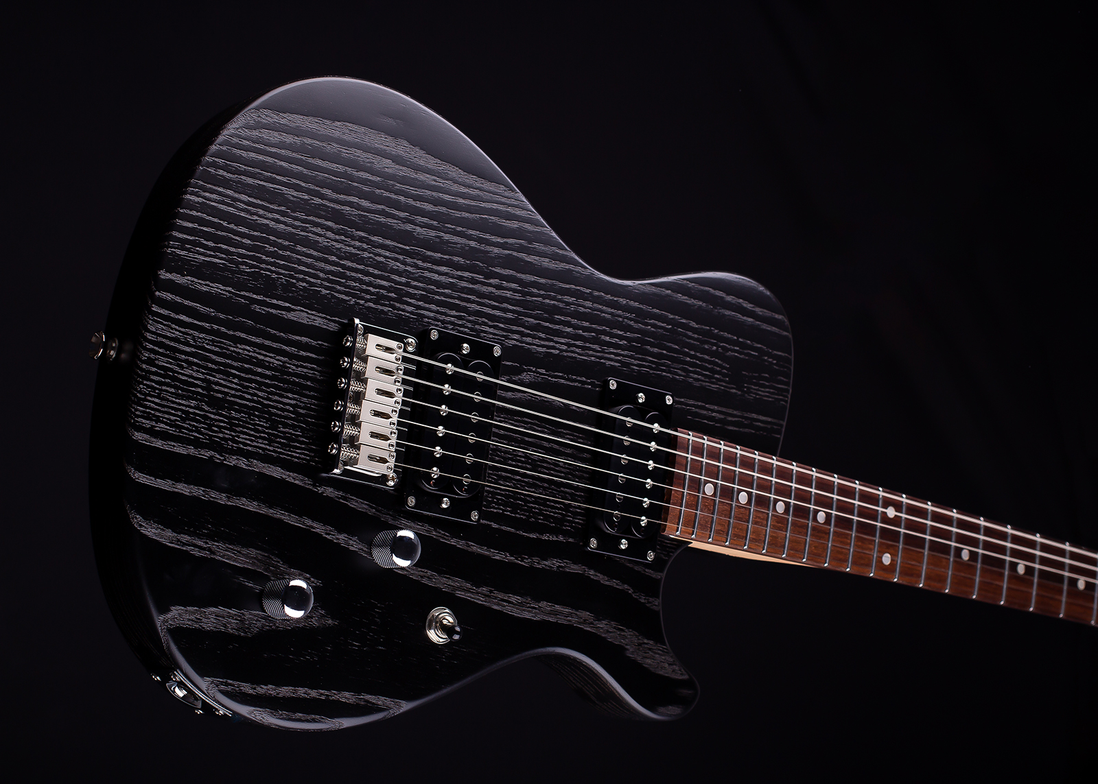 magneto-u-one-u-wave-classic-transparent-black-matte-ash-with-gig-bag_68d666cb054ba.jpg