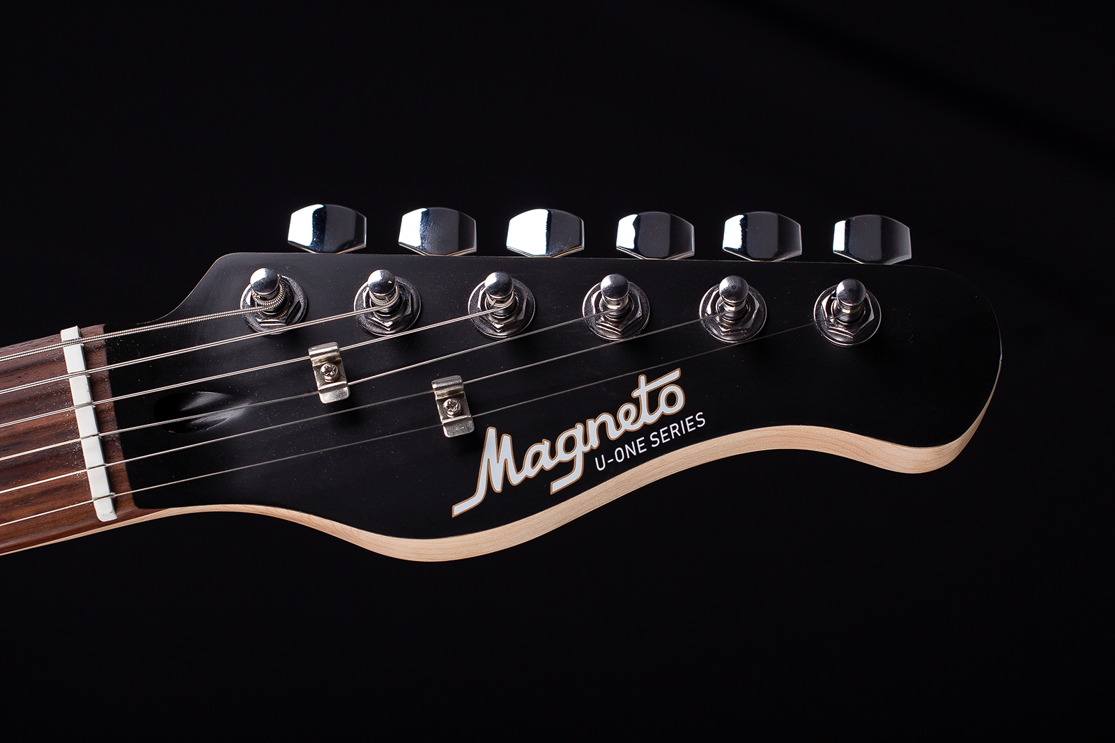 magneto-u-one-u-wave-classic-transparent-black-matte-ash-with-gig-bag_68d666cd81790.jpg