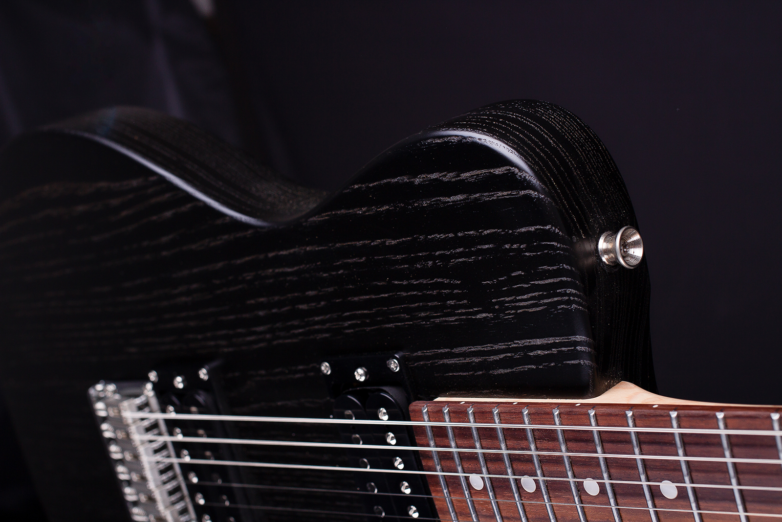 magneto-u-one-u-wave-classic-transparent-black-matte-ash-with-gig-bag_68d666cfebae6.jpg