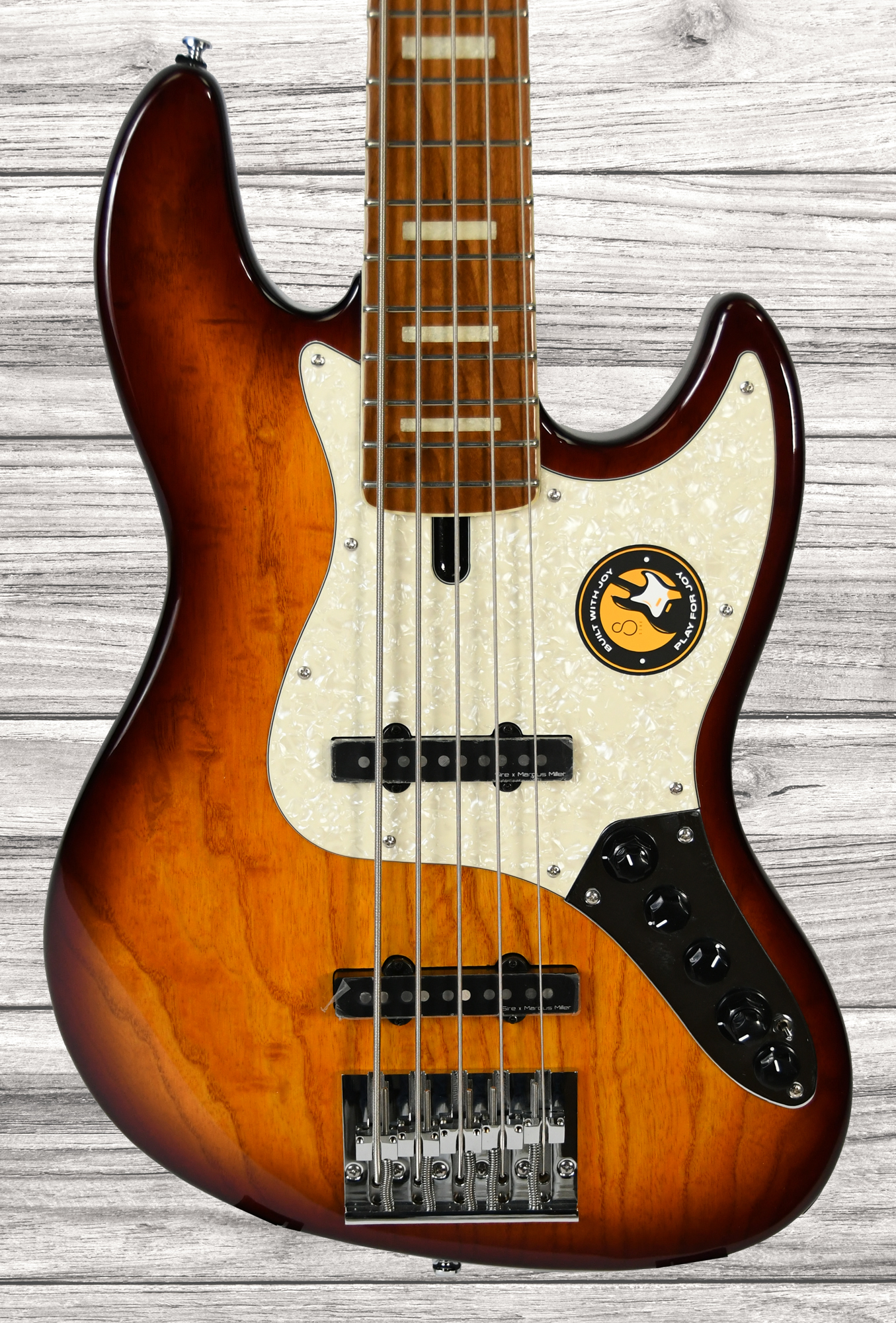 marcus-miller-v8-5-ts_6363a00155dde.jpg