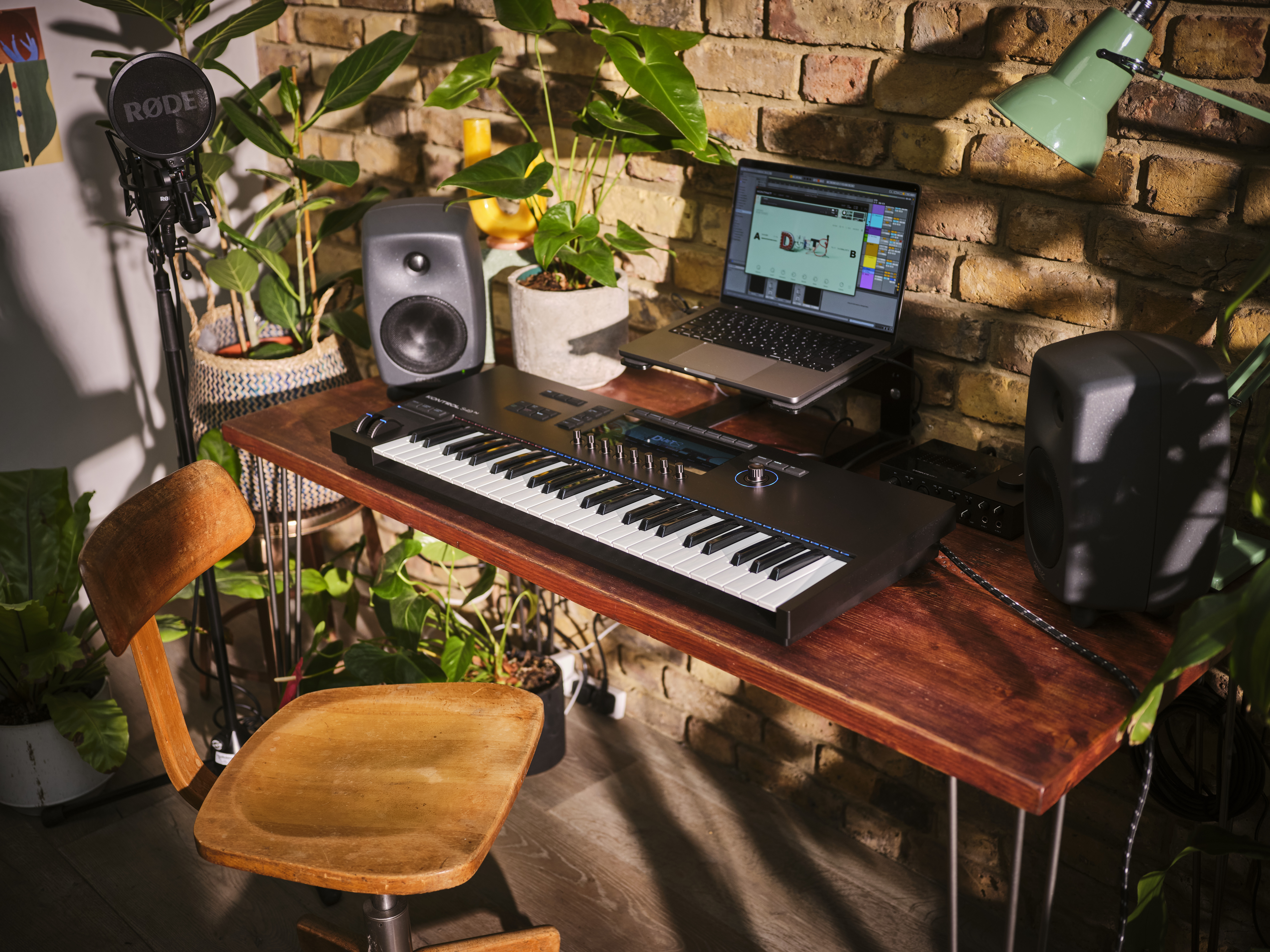 native-instruments-kontrol-s49-mk3_696f8b04294bc.jpg