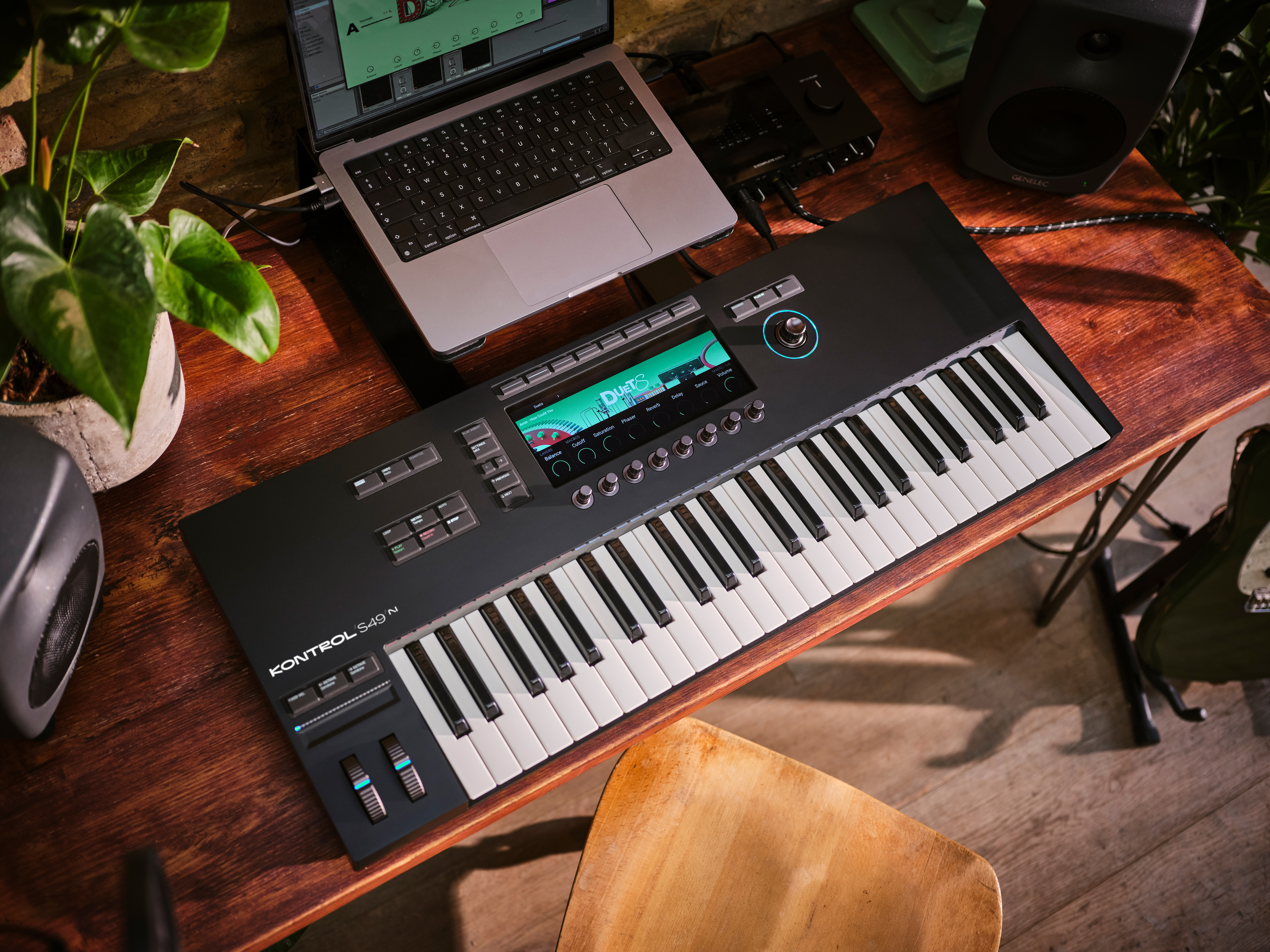 native-instruments-kontrol-s49-mk3_696f8b211ee05.jpg