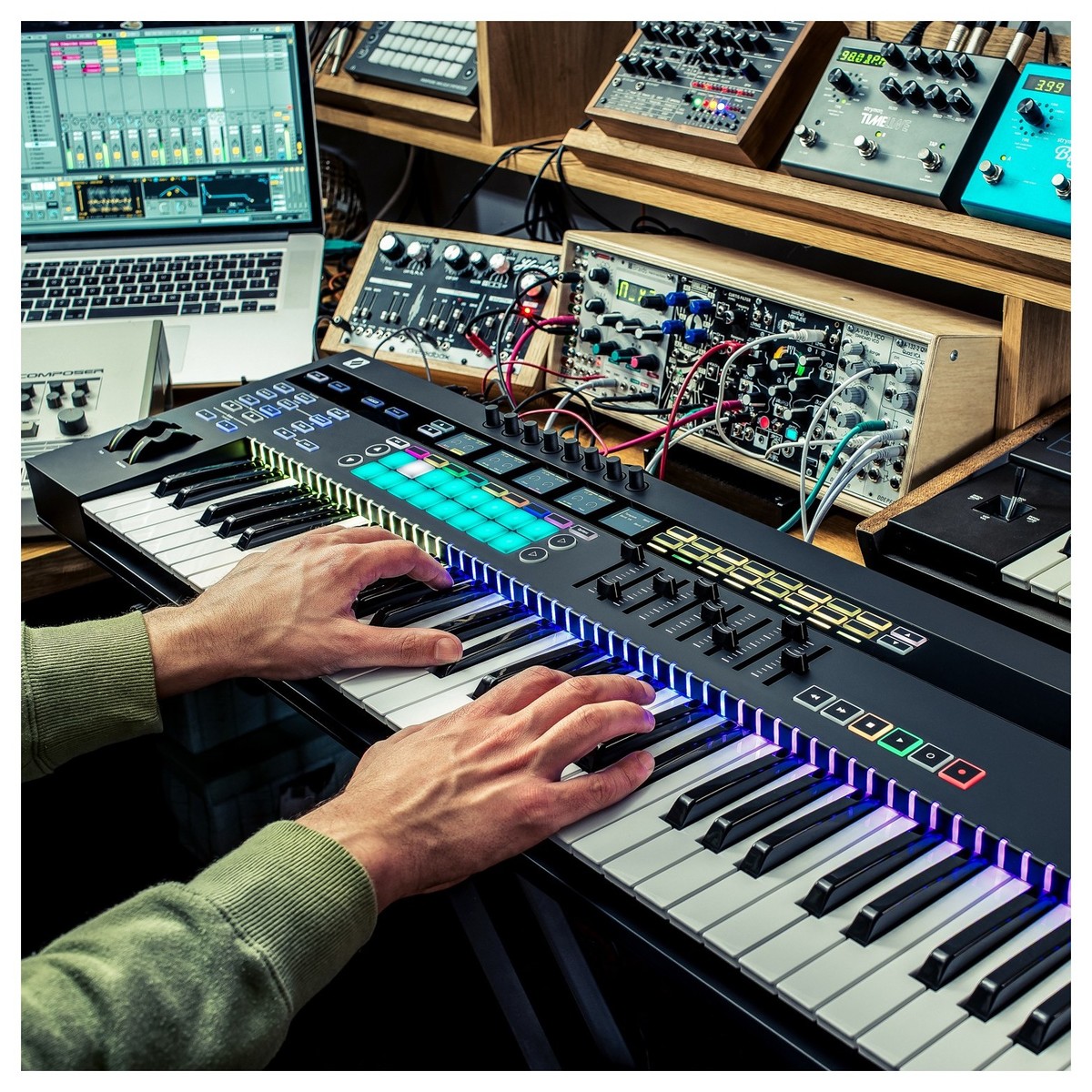novation-61sl-mkiii_5c0111ce6c715.jpg