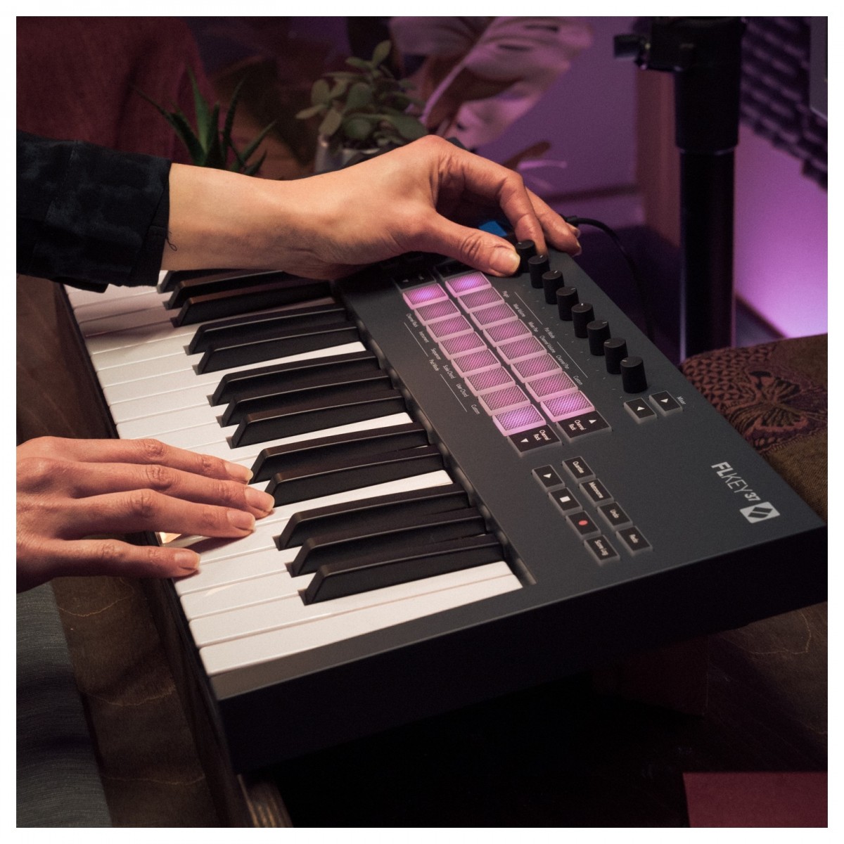 novation-flkey-37_6567060c2f563.jpg