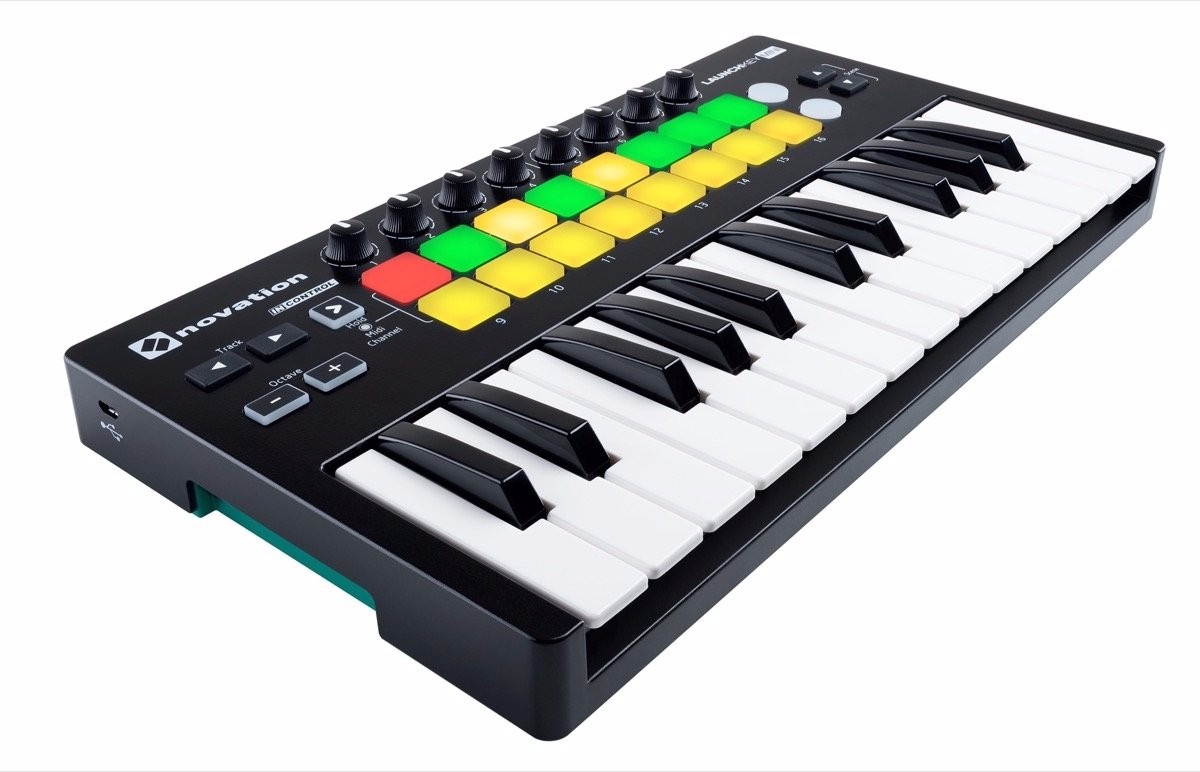 novation-launchkey-25-mk2_5afeb793d8479.jpg